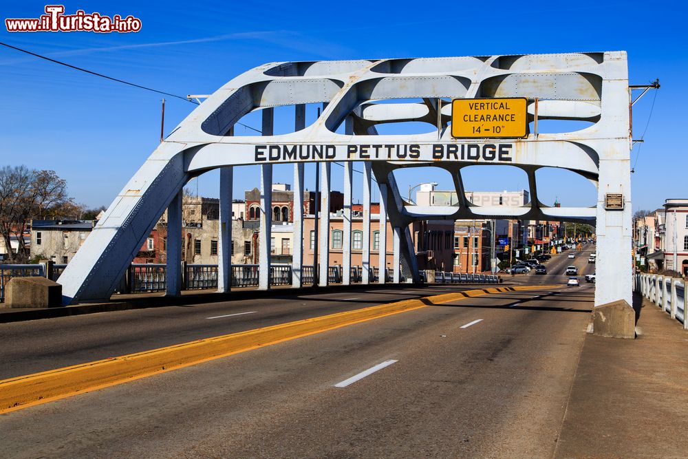 Immagine Il ponte storico di Selma, Edmund Pettus Bridge in Alabama.