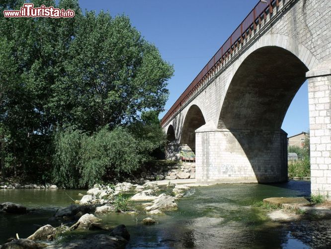 Immagine Il ponte sul  fiume Chiascio a Bastia Umbra - © LigaDue - CC BY-SA 4.0 - Wikipedia