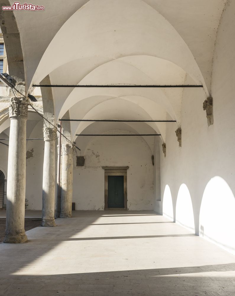 Immagine Il portico di Palazzo Ducale a Camerino nelle Marche