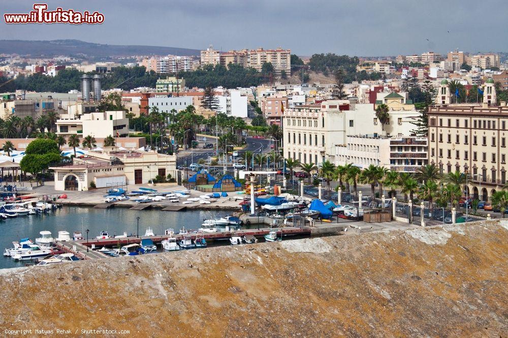 Immagine Il porto di Melilla con le barche ormeggiate, Spagna. Assieme a Ceuta, Melilla è una delle due località che il governo spagnolo amministra in territorio africano - © Matyas Rehak / Shutterstock.com