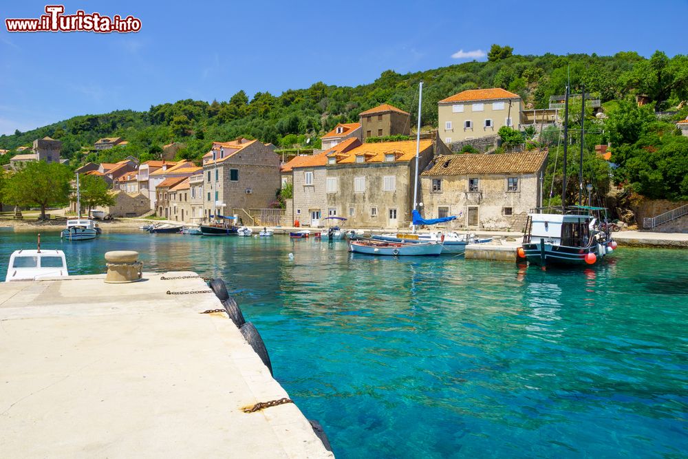 Immagine Il porto di pescatori di Sudurad, siamo a Sipan arcipelago delle Elafiti in Croazia