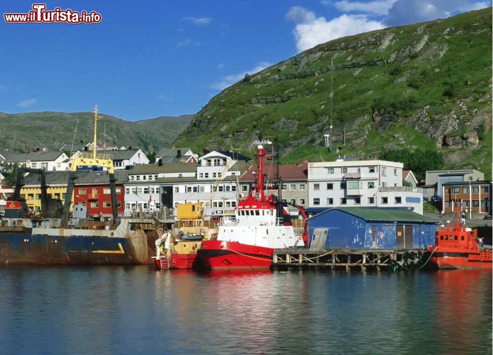 Immagine Il porto e il villaggio di Kirkenes in Norvegia