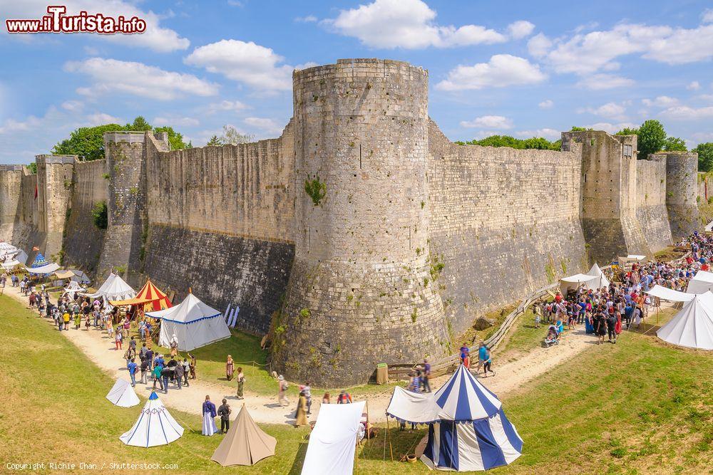 Immagine Il Provins Medieval Festival si svolge a metà giugno ogni anno, Francia. E' una delle più importanti celebrazioni del Medioevo di tutta Europa: artigiani, costruttori, dame e cavalieri fanno rivivere la vita quotidiana dell'epoca medievale - © Richie Chan / Shutterstock.com