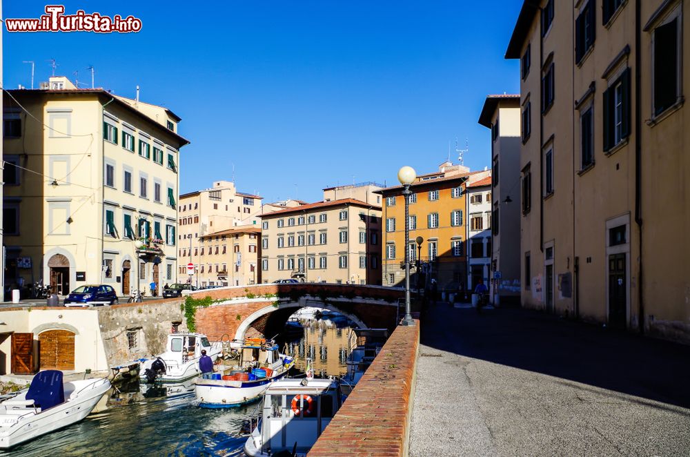 Immagine Il quartiere di Venezia Nuova a Livorno, Toscana. E' l'unico del centro cittadino ad aver conservato gran parte dei suoi monumenti e edifici storici dopo le devastazioni della seconda guerra mondiale.