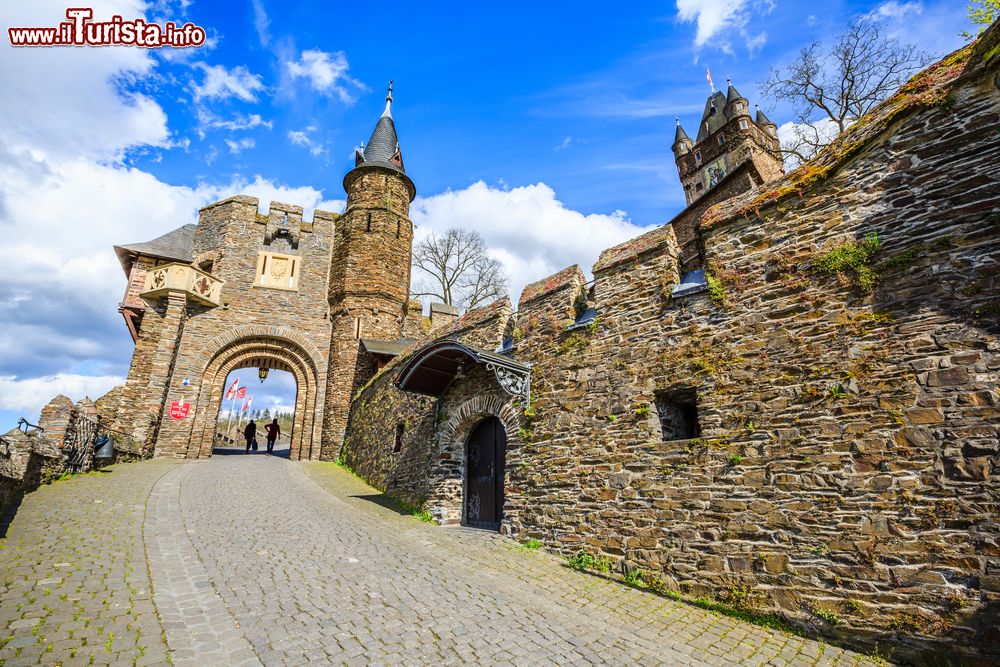 Immagine Il Reichsburg di Cochem, nell'ovest della Germania, è visitato ogni anno da migliaia di turisti.