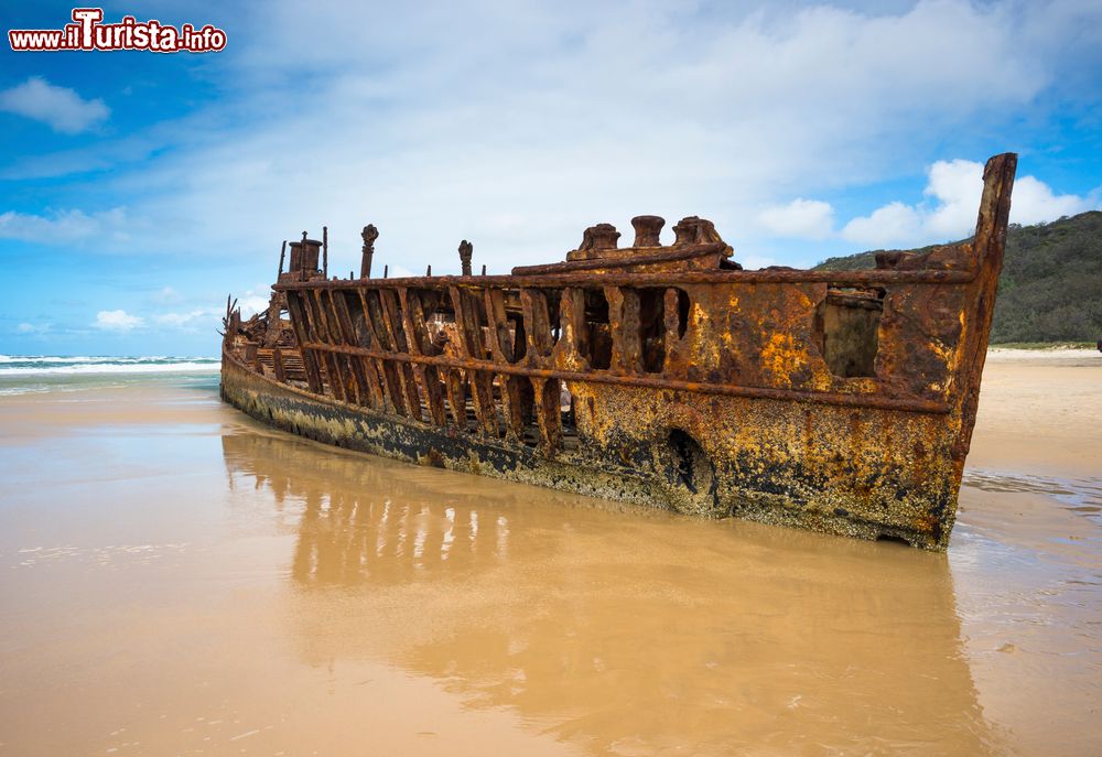 Immagine Il relitto della nave Maheno, siamo a Fraser Island nel Queensland, in Australia.