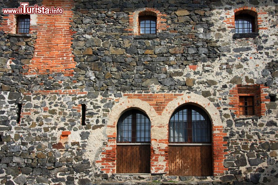 Immagine Il ricetto di Pavone Canavese in Piemonte - © Alessandro Vecchi - Opera propria, CC BY-SA 3.0, Collegamento