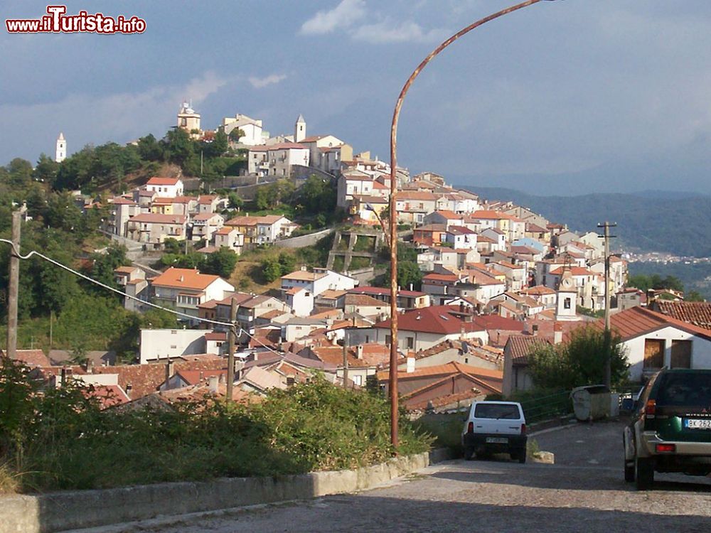 Immagine Il Rione Capadavutu del borgo di Latronico in Basilicata