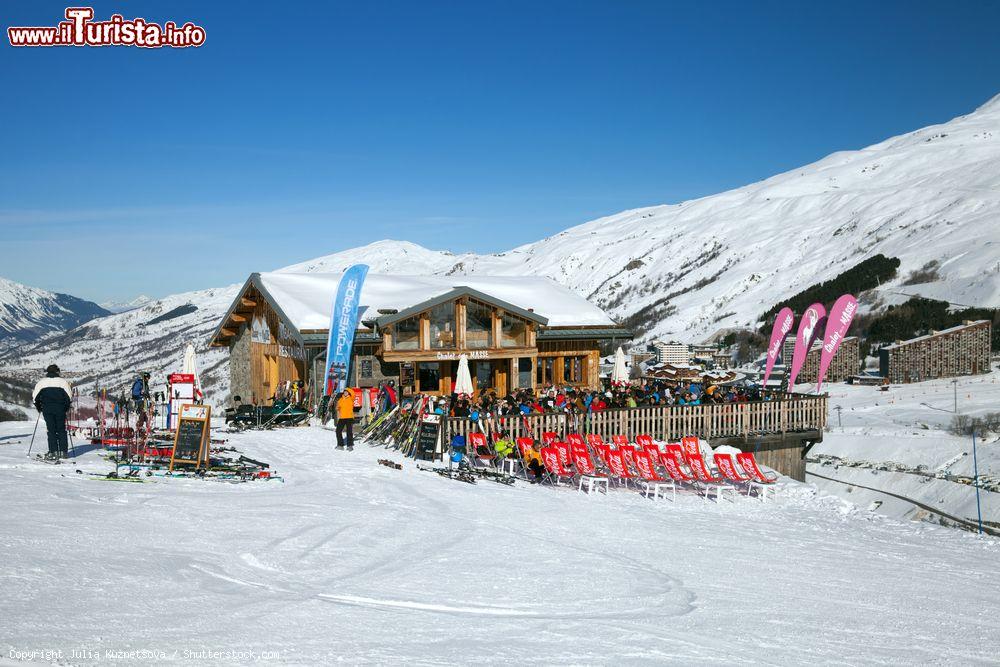 Immagine Il ristorante "Chalet de la Masse" nello ski resort di Les Menuires, Francia - © Julia Kuznetsova / Shutterstock.com