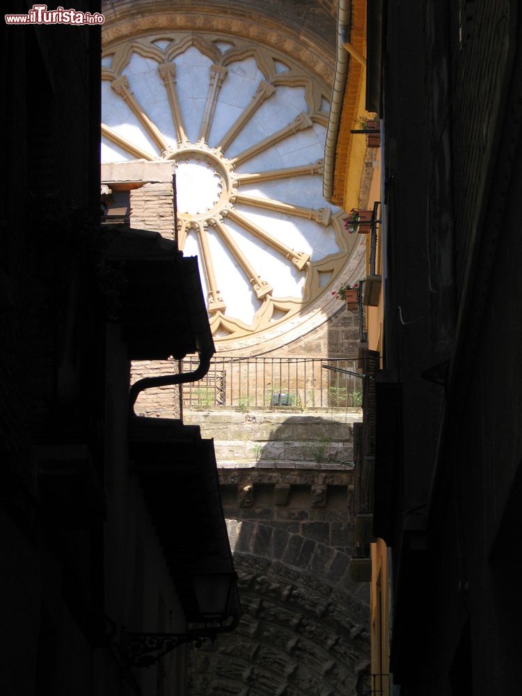 Immagine Il rosone di un edificio religioso a Tudela, città della Navarra (Spagna).
