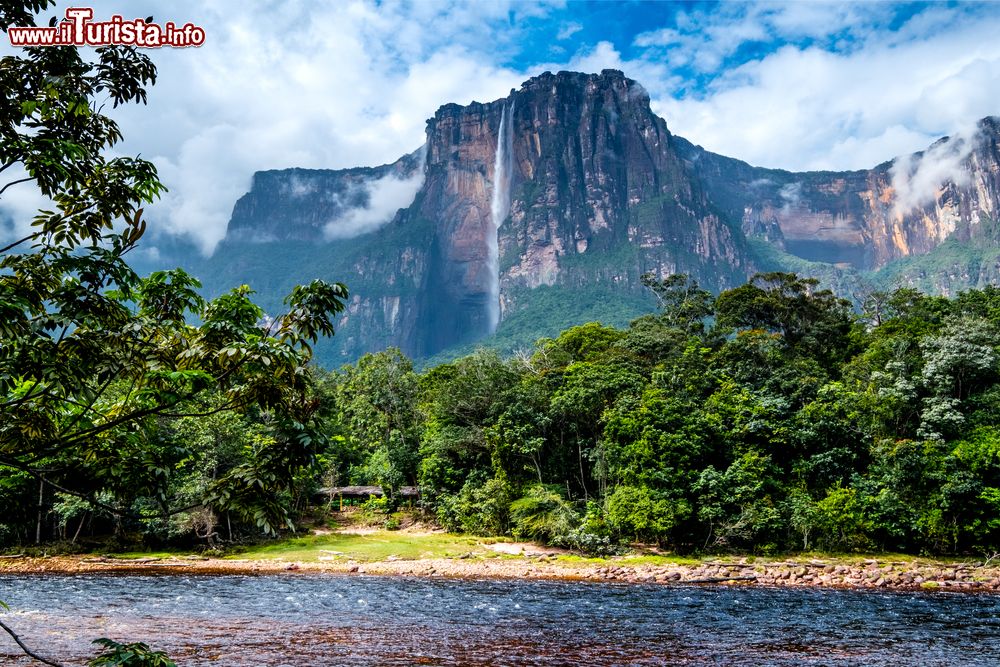 Immagine Il Santo Angel, la cascata più alta del mondo nel Canaima National Park, in Venezuela