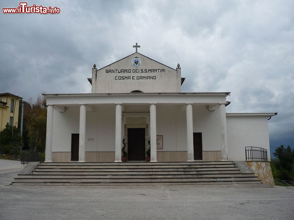 Immagine Il santuario dei Santi Cosma e Damiano a Pontecorvo, una delle chiese del borgo della Ciociaria, nel Lazio - © Carlo.iossa - Wikipedia