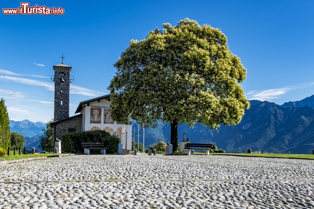 Immagine Il Santuario della Madonna del Ghisallo, una delle classiche escursioni da Civenna.