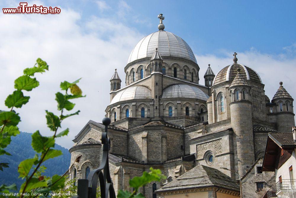 Immagine Il Santuario della Madonna del Sangue a Re in Piemonte, Val d'Ossola. Si noti la cupola alta ben 51 metri - © Fabio Caironi / Shutterstock.com