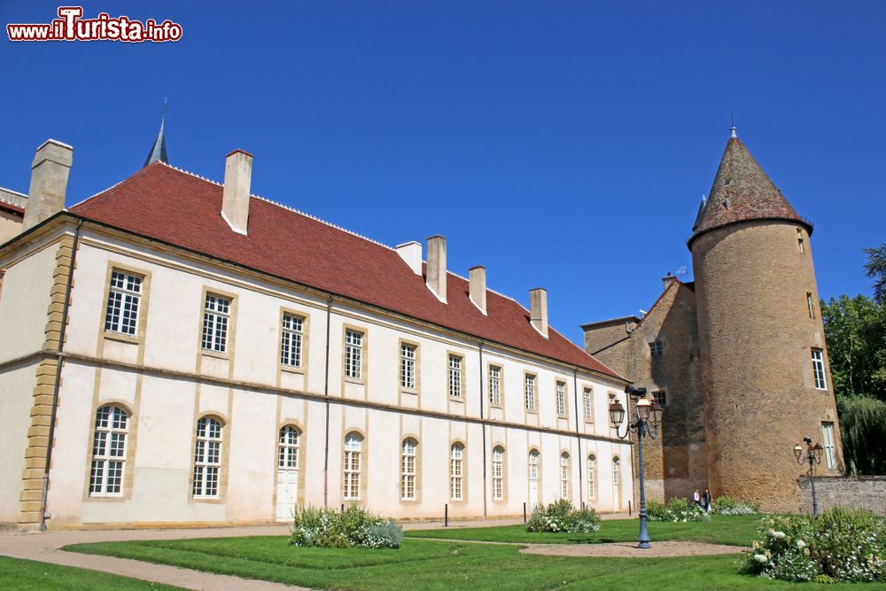 Immagine Il santuario di Paray-le-Monial, Francia. E' una delle più importanti testimonianze di architettura romanica del paese.