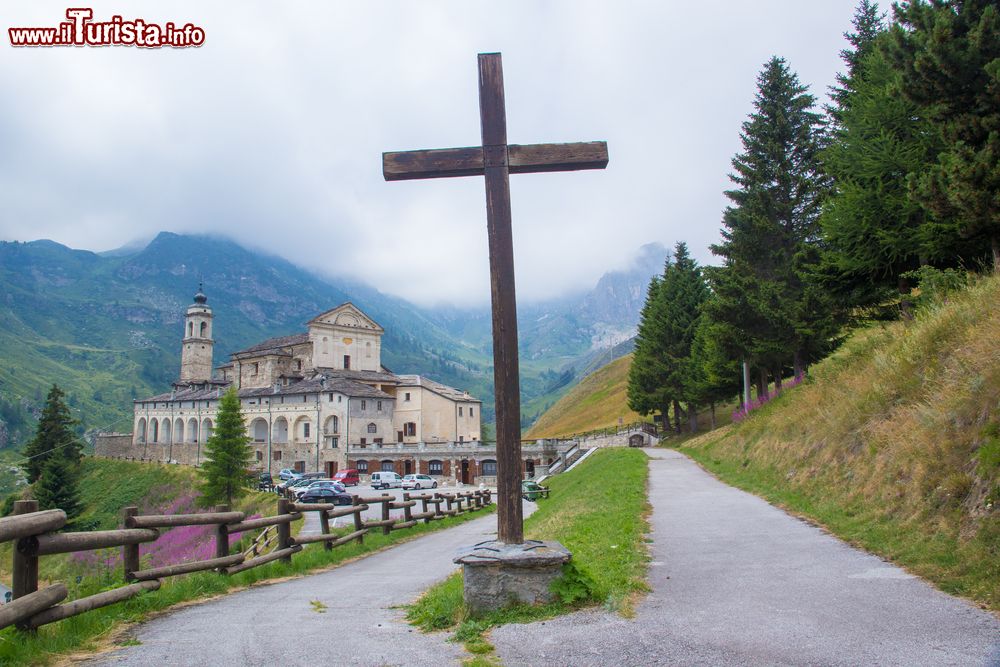 Immagine Il Santuario di San Magno a Castelmagno si trova a 1761 m in Piemonte, provincia di Cuneo