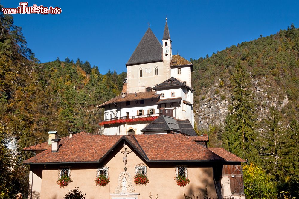 Immagine Il Santuario di San Romedio a Coredo, Comune di Predaia, Trentino Alto Adige