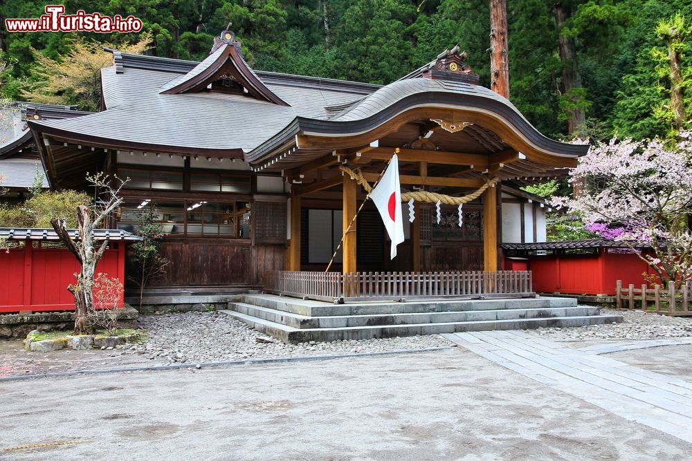 Immagine Il santuario Futarasan Shinto a Nikko, Giappone. Situato nella Prefettura di Tochigi, è patrimonio mondiale dell'Unesco. Al suo interno si trovano due spade che sono considerate tesoro nazionale.