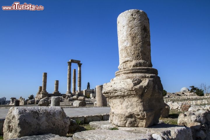 Immagine Il sito archeologico della cittadella romana Amman conosciuta con il nome arabo di Jabal al-Qal'a - © Kim Briers / Shutterstock.com