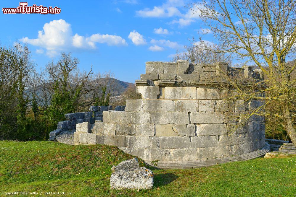 Immagine Il sito archeologico di Carsulae nei pressi di San Gemini, Umbria, Italia. E' uno dei più importanti luoghi di antiche rovine del territorio italiano - © ValerioMei / Shutterstock.com