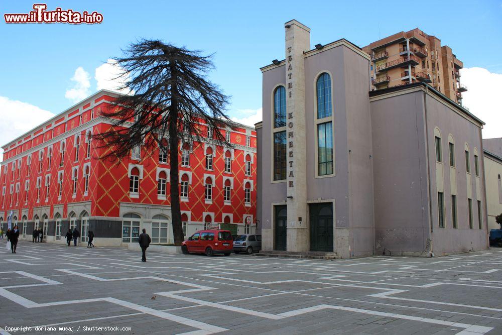 Immagine Il Teatro Nazionale di Tirana, Albania. Nato nel 1938 come circolo italo-albanese, è stato uno dei primi interventi architettonici italiani in terra albanese - © doriana musaj / Shutterstock.com