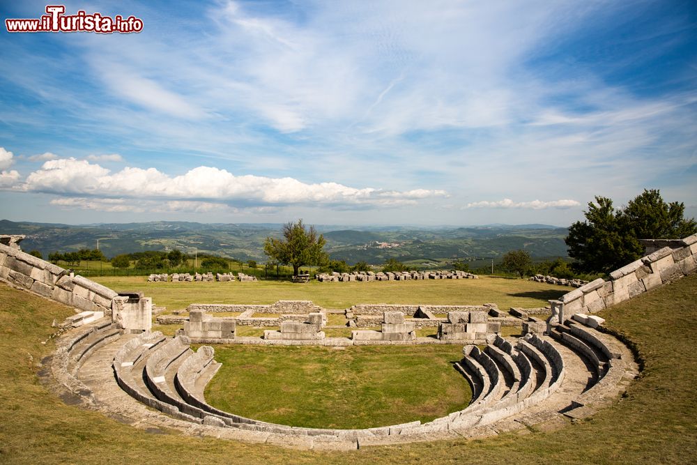 Immagine Il Teatro romano di ispirazione ellenica a Pietrabbondante in Molise