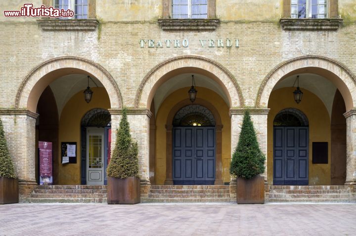 Immagine Il Teatro Verdi in centro a Busseto di Parma - © Steve Sidepiece / Shutterstock.com