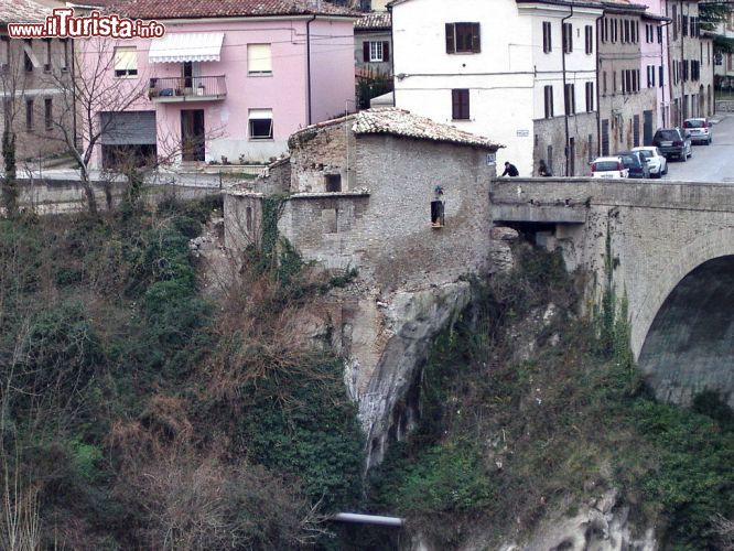 Immagine Il Tempietto di Bramante a Sant'Angelo in Vado - © Adri08 - CC BY-SA 4.0 - Wikipedia