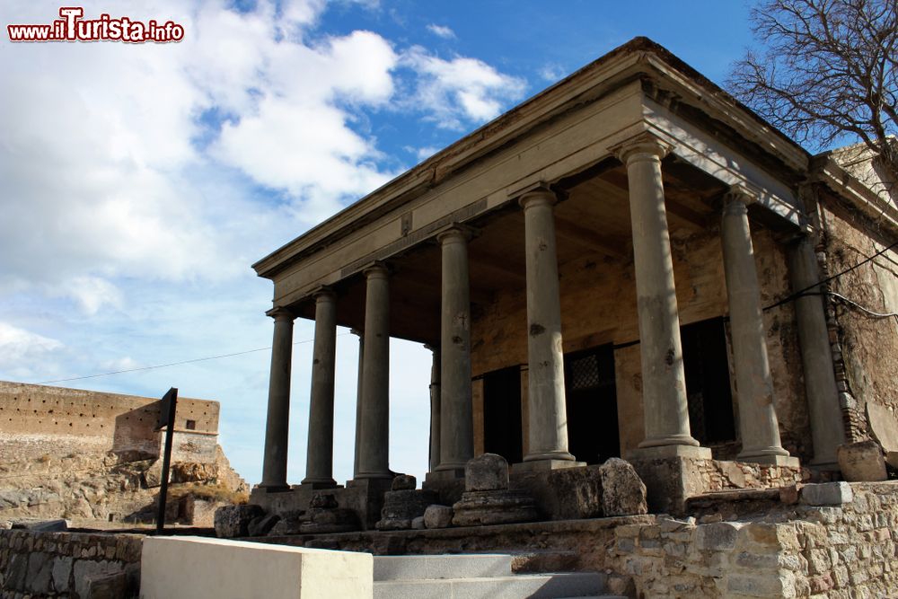 Immagine Il tempio romano di Sagunto, Spagna. E' uno degli antichi monumenti che si possono ammirare nell'area archeologica cittadina.