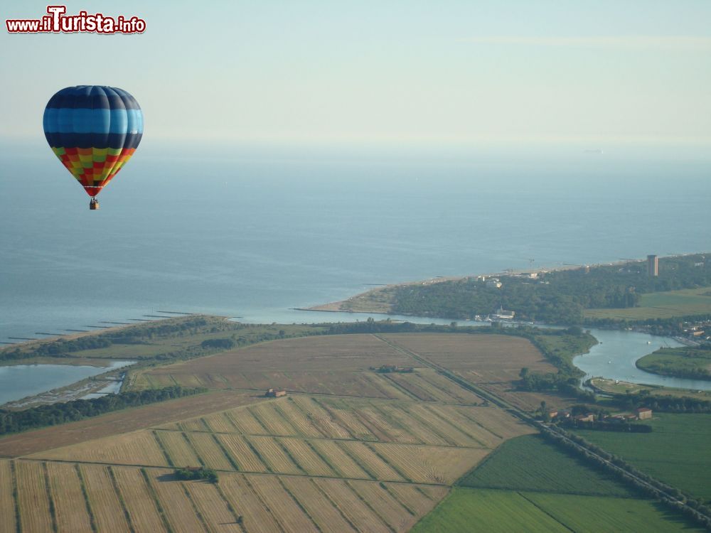 Immagine Il territorio della Foce del Piave a Jesolo, durante un volo di palloni aerostatici
