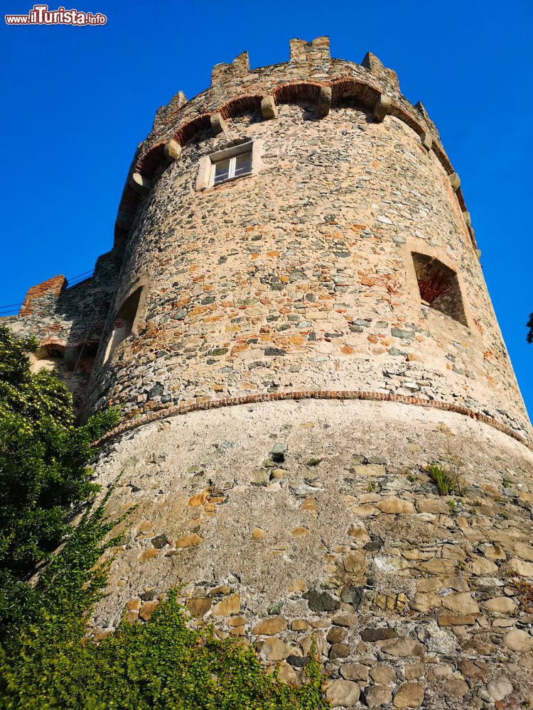 Immagine Il torrione circolare del castello di Levanto, Liguria. Questa costruzione difensiva faceva parte delle antiche mura della città.