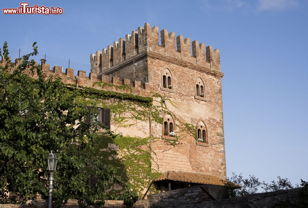 Immagine Il torrione del Castello di Vulci a Montalto di Castro nel Lazio