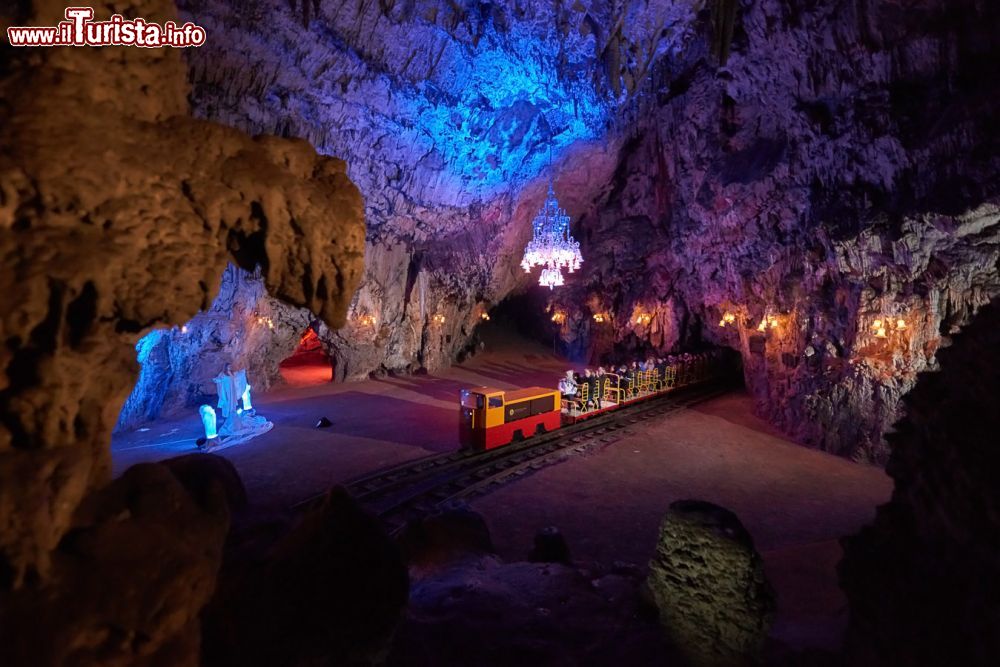 Immagine Il trenino della visita nelle Grotte di Postumia in Slovenia