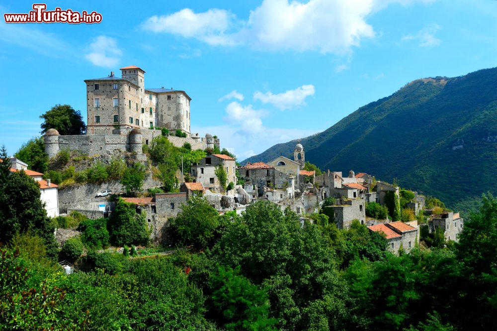 I Borghi Abbandonati Della Liguria Paesi Fantasma Da Visitare