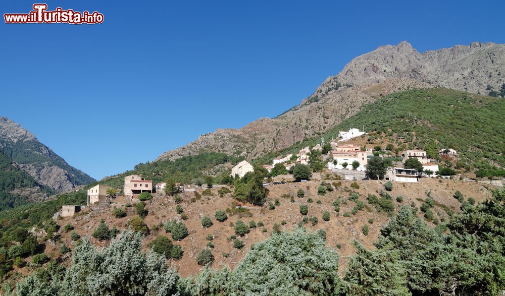 Immagine Il villaggio di Asco tra le montagne della Corsica
