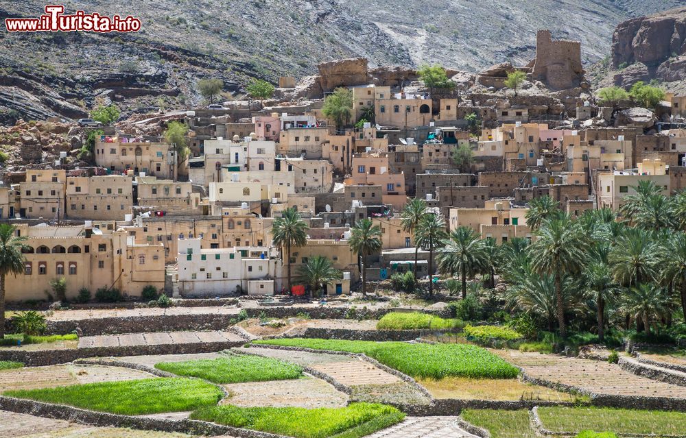 Immagine Il villaggio di Bald Sayt, nelle montagne dell'Hajar, vicino a Nizwa, Oman. Si trova sul versante nord est di questi monti vicino alla vetta più alta del sultanato, Jebel Shams.