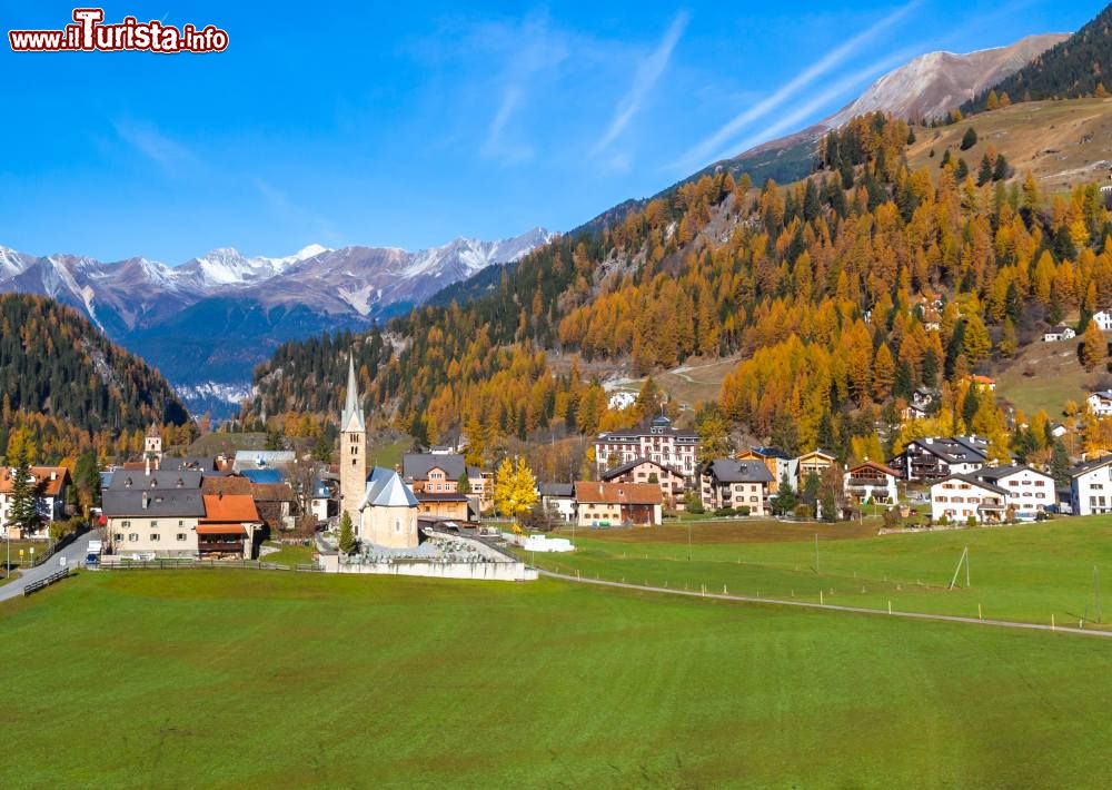 Immagine Il villaggio di Bergun in Svizzera: è balzato all'attenzione delle cronache per aver istituito un divieto di scattare fotografie nel suo territorio, pena una multa di 5 franchi, per preservare l'immagine delle sue bellezze