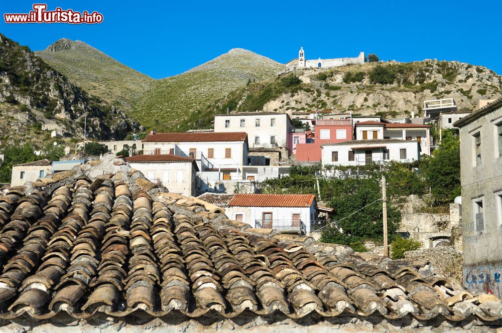 Immagine Il villaggio di Dhermi e la chiesa di S. Maria sulle colline del sud dell'Albania