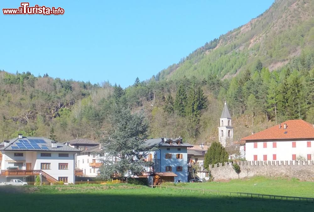 Immagine Il villaggio di Lases in Trentino Alo Adige.