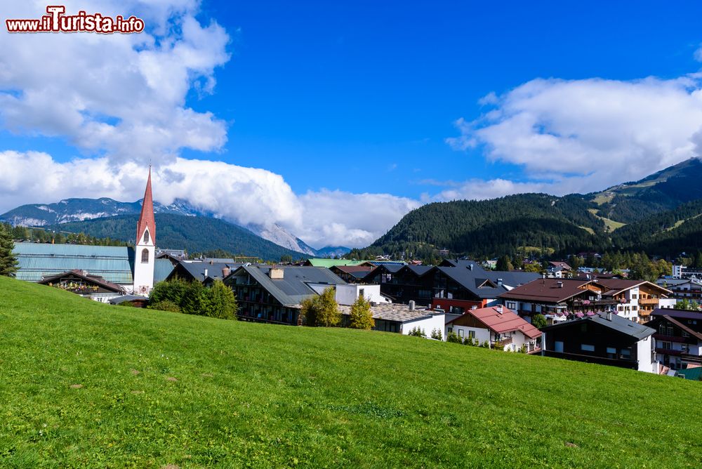 Immagine Il villaggio di Seefeld in Tirolo ed il lago wildsee in Austria