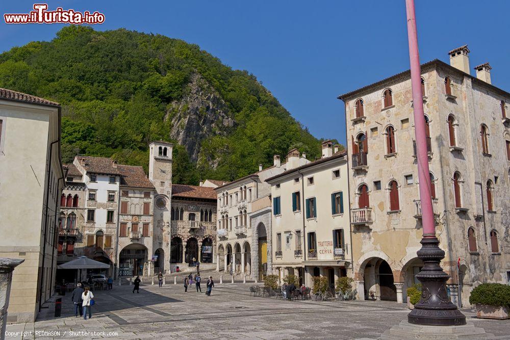 Immagine Il villaggio di Serravalle che assieme a Ceneda forma la città di Vittorio Veneto, a nord di Treviso - © REDMASON / Shutterstock.com
