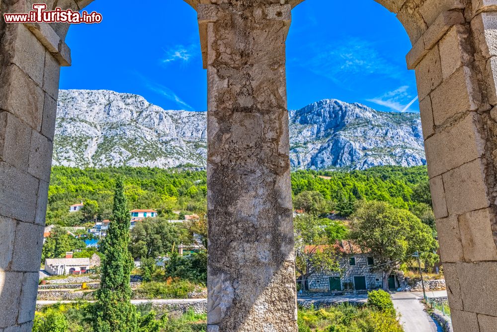 Immagine Il villaggio di Tucepi visto dalla torre campanaria della chiesa di Sant'Antonio (Croazia).