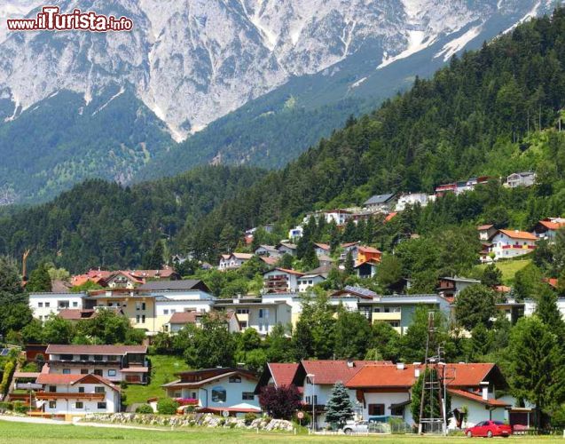 Immagine Il villaggio di Wattens in Tirolo, alla periferia orientale di Innsbruck in Austria - © Kletr / Shutterstock.com
