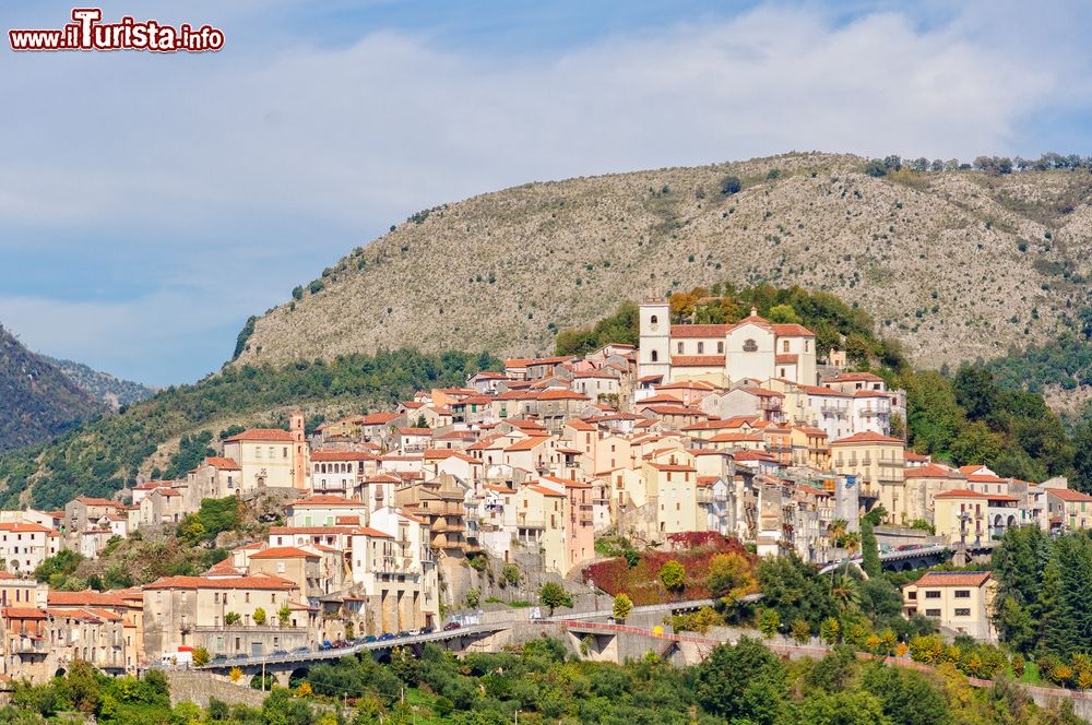 Immagine Il villaggio medievale di Rivello tra i monti della Basilicata