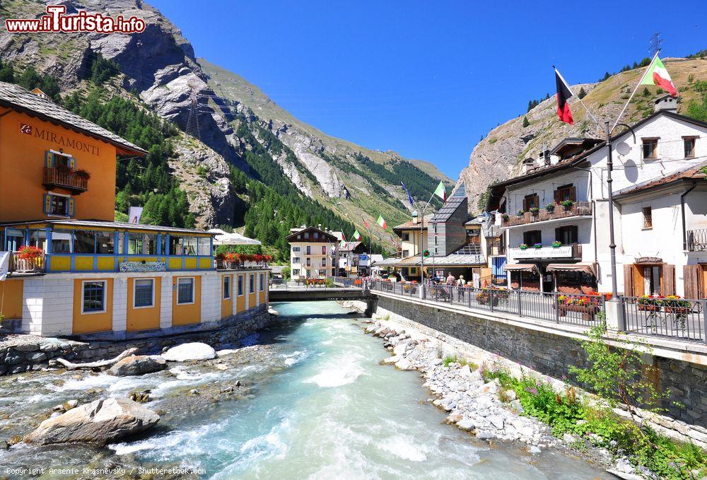 Immagine Il villaggio montano di La Thuile in estate, Valle d'Aosta. - © Arsenie Krasnevsky / Shutterstock.com