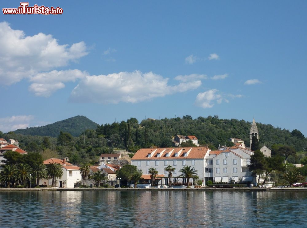 Immagine Il villlaggio di Sipanska Luka si trova a Sipan in Croazia, arcipelago delle Elafiti, Dubrovnik