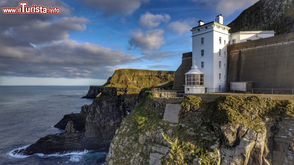 Immagine Il West Lighthouse sull'isola di Rathlin, Irlanda del Nord.