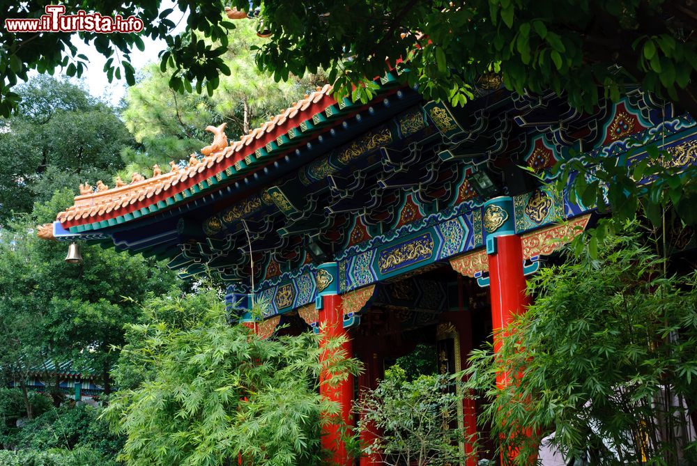 Immagine Il Wong Tai Sin Temple, Hong Kong. Nella città sul Mar Cinese Meridionale si trovano molti templi appartenenti a diverse religioni.