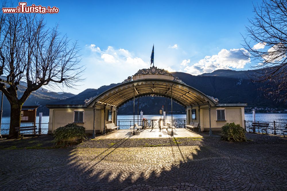 Immagine Imbarcadero di Mandello del Lario al tramonto
