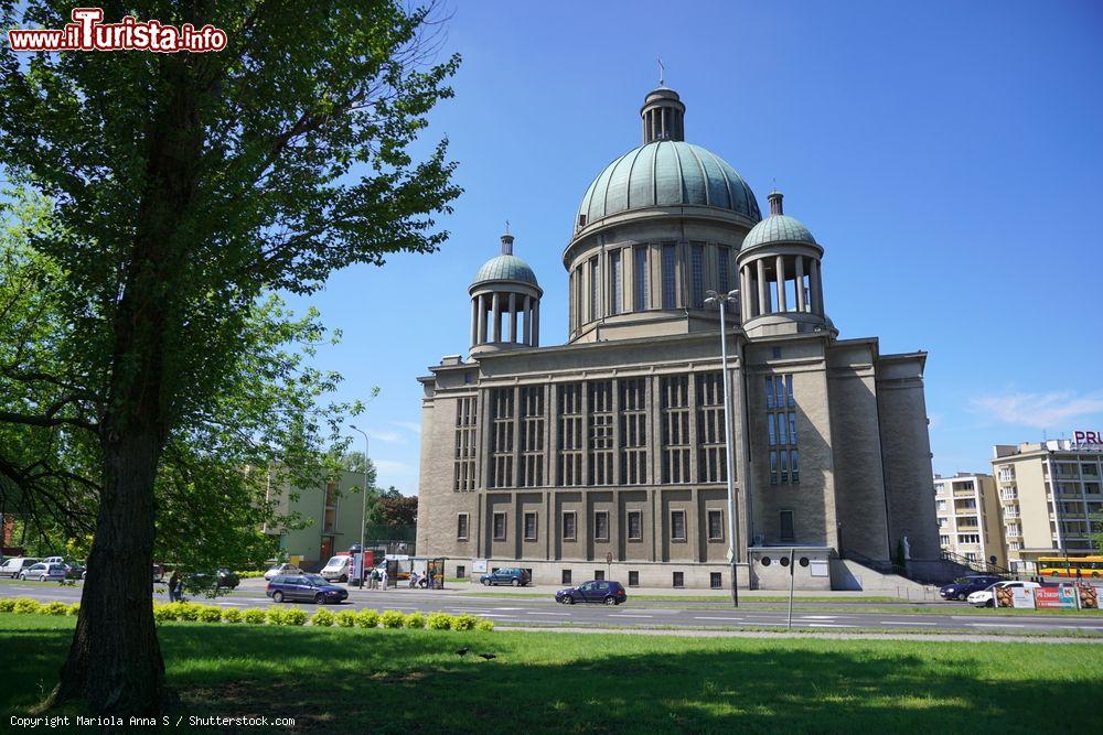 Immagine L'imponente chiesa cattolica di Santa Teresa a Lodz, Polonia - © Mariola Anna S / Shutterstock.com